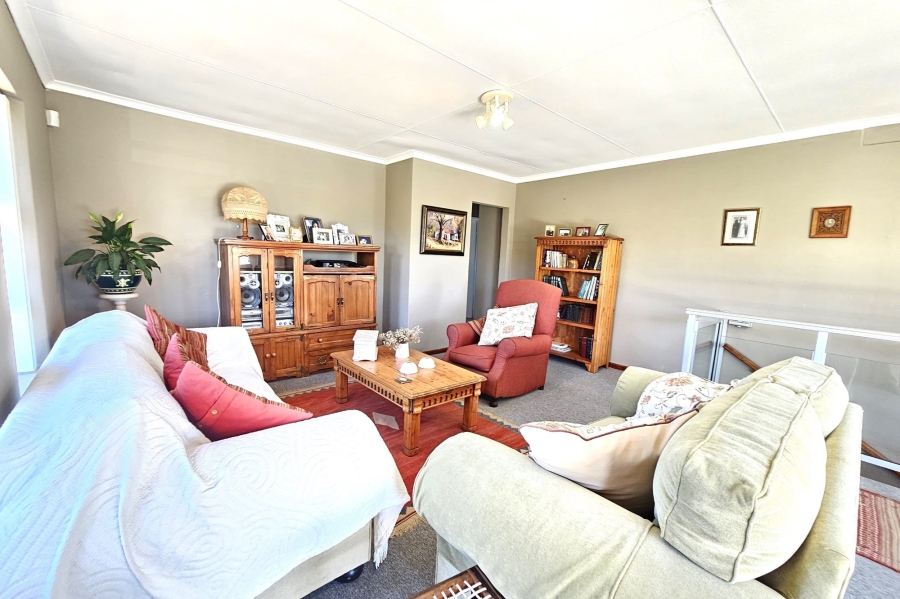 6 Bedroom Property for Sale in Paradise Beach Eastern Cape